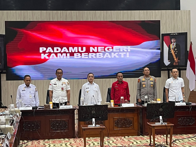Rapat evaluasi yang dilaksanakan di Balai Petitih, Kantor Gubernur Kalbar. Foto: Rabiansyah/Hi!Pontianak