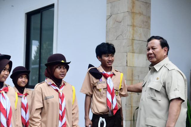 Presiden Prabowo Subianto meninjau fasilitas Sekolah Rakyat Menengah Atas (SRMA) 10 Jakarta Selatan, Kamis (11/9/2025). Foto: Kemensos RI