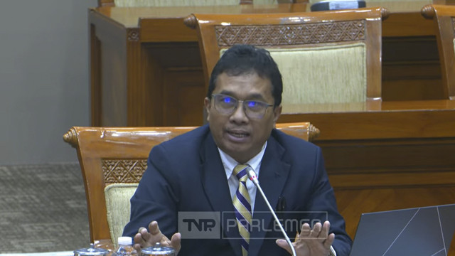 Calon Hakim Agung, Alimin Ribut Sujono, menjalani fit and proper test di Komisi III DPR. Foto: Youtube/TVR PARLEMEN