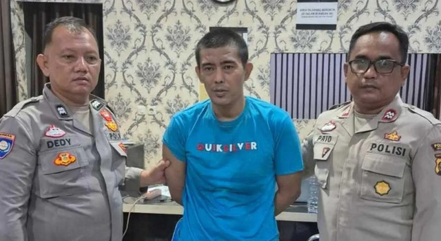 Pelaku yang mengorok leher ibunya ditangkap. Foto : Istimewa