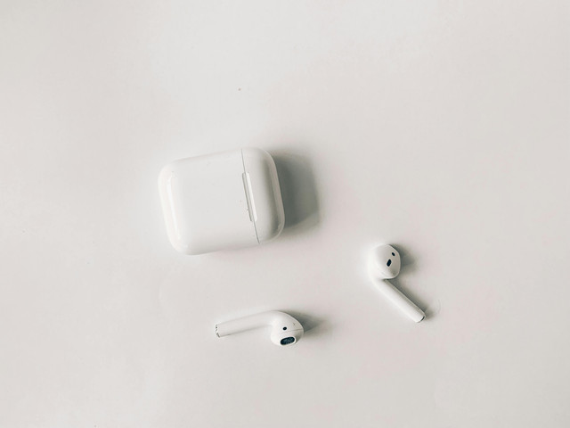 Ilustrasi. harga AirPods Pro 3. Sumber: Pexels / Dina Nasyrova