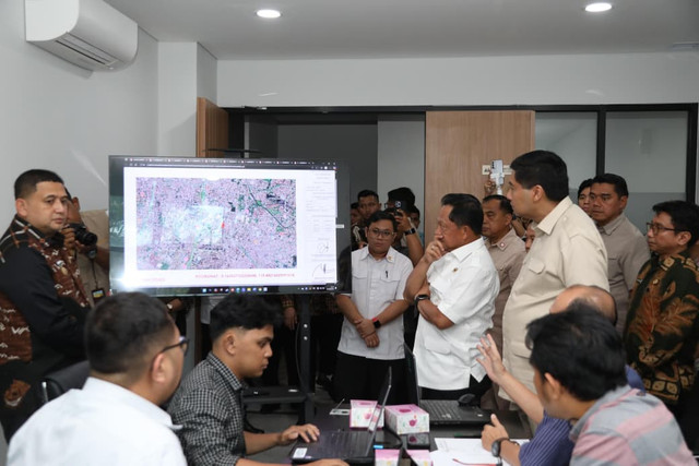 Mendagri Muhammad Tito Karnavian bersama Menteri Perumahan dan Kawasan Permukiman (PKP) Maruarar Sirait meninjau langsung Mal Pelayanan Publik (MPP) Kota Makassar, Sulawesi Selatan, Kamis (11/9/2025). Foto: Dok Kemendagri