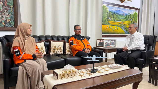 Rombongan Dompet Dhuafa berdialog dengan Dubes RI untuk Yordania Ade Padmo Sarwono terkait pengungsi Palestina. Foto: Rizki Baiquni Pratama/kumparan