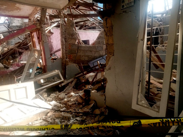 Ledakan misterius menghancurkan sebuah rumah di Jalan Talas II, Pondok Cabe Ilir, Pamulang, Tangerang Selatan, Jumat (12/9/2025).  Foto: Dok. Istimewa
