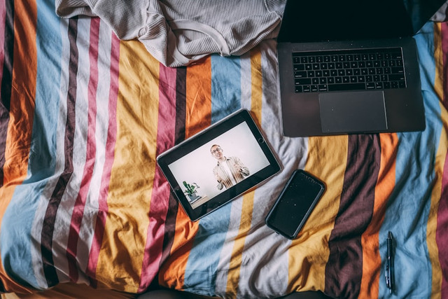 Ilustrasi tempet berapa episode. Foto: Unsplash/ Melanie Lim