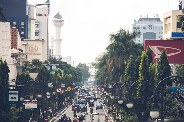Fasilitas Publik Kota Bandung. Foto Kota Bandung. Sumber: Unsplash/Ikhsan Assidiqie