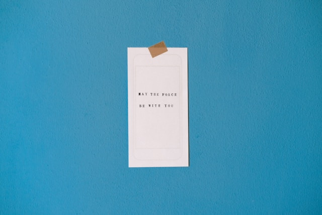 Perbedaan Memo dan Email dalam Bahasa Inggris. Foto Hanya Ilustrasi, Bukan Sebenarnya. Sumber Foto: Unsplash.com/Lucrezia Carnelos