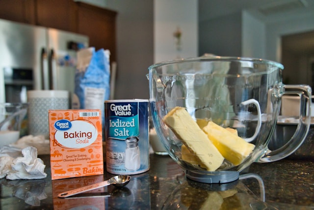 Perbedaan Baking Soda dan Baking Powder. Foto Hanya Ilustrasi, Bukan Sebenarnya. Sumber Foto: Unsplash.com/Clint Patterson