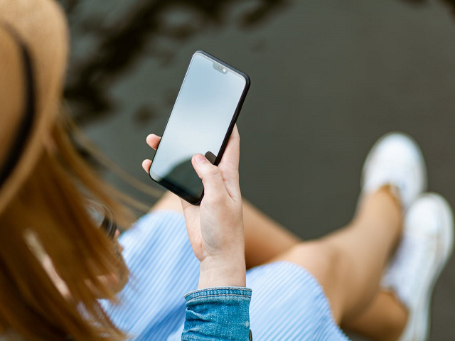 Ilustrasi merk tempered glass terbaik. Sumber: pexels.com/GeorgeDolgikh.