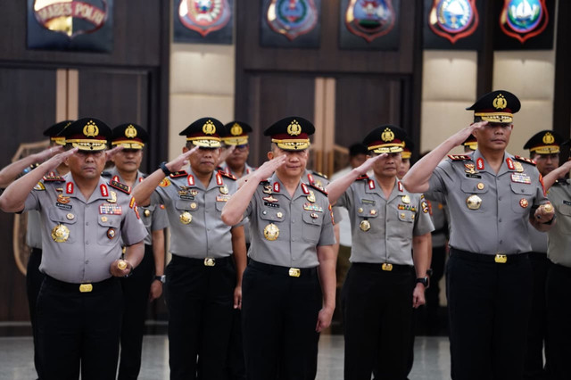 Upacara korps raport di Mabes Polri pada Jumat (12/9/2025). Foto: Rachmadi Rasyad/kumparan