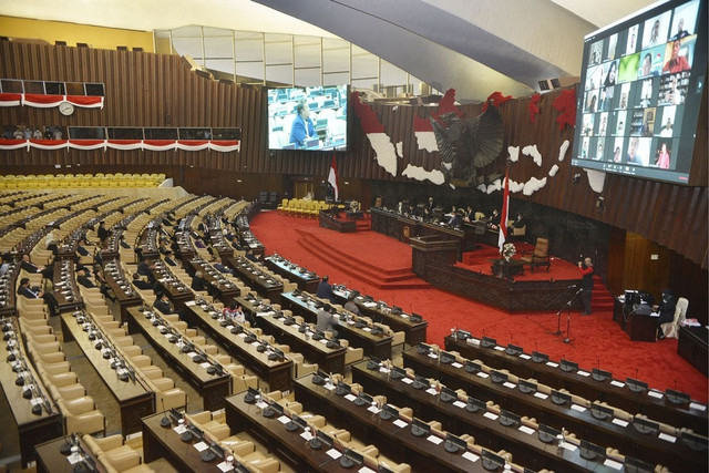 Sumber: rumah123. Ilustrasi: Kursi-kursi kosong itu bukan sekadar tanda absennya tubuh, tapi cerminan hilangnya kepentingan masyarakat secara utuh.