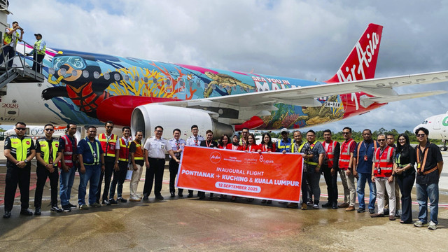 Peresmian penerbangan perdana AirAsia rute Pontianak ke Kuala Lumpur dan Kuching, Malaysia. Foto: Dok. AirAsia