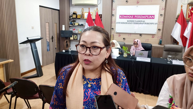 Wakil Ketua Komnas Perempuan, Ratna Batara Munti di Kantor Komnas Perempuan, Jakarta Pusat, Jumat (12/9/2025). Foto: Zamachsyari/kumparan