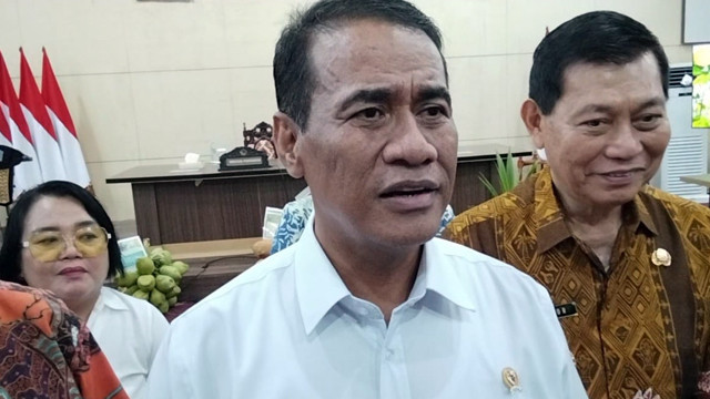 Menteri Pertanian, Amran Sulaiman, selepas mengikuti Rapat Koordinasi Hilirisasi Perkebunan di kantor Gubernur Sulawesi Utara, Jumat 12 September 2025.