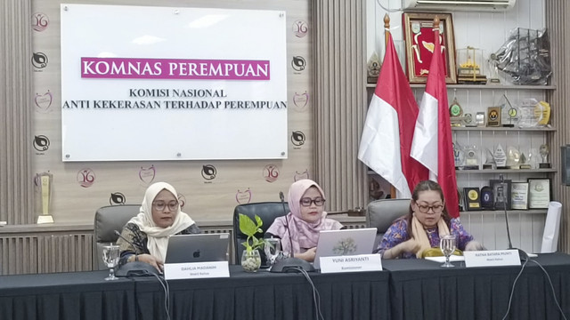 Konferensi pers Komnas Perempuan di Kantor Komnas Perempuan, Jakarta Pusat, Jumat (12/9/2025). Foto: Zamachsyari/kumparan