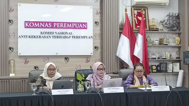 Konferensi pers Komnas Perempuan di Kantor Komnas Perempuan, Jakarta Pusat, Jumat (12/9/2025). Foto: Zamachsyari/kumparan