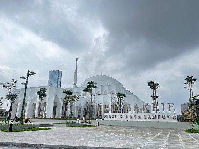 Penampakan Masjid Raya Al Bakrie, Lampung | Foto : Eka Febriani / Lampung Geh