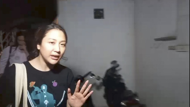 Sherina dimintai klarifikasi atas kucing Uya Kuya yang diselamatkan dalam penjarahan, di Polres Jakarta Timur, Jumat (12/9/2025). Foto: Giovanni/kumparan