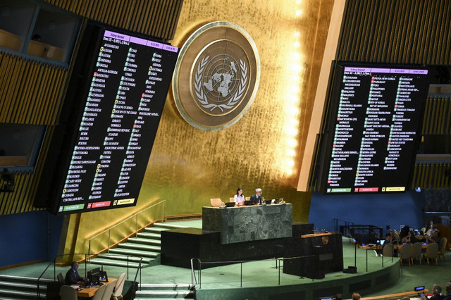 Hasil voting sidang Majelis Umum PBB terkait solusi dua negara untuk Palestina-Israel, Kamis (12/9). Foto: Angela Weiss/AFP