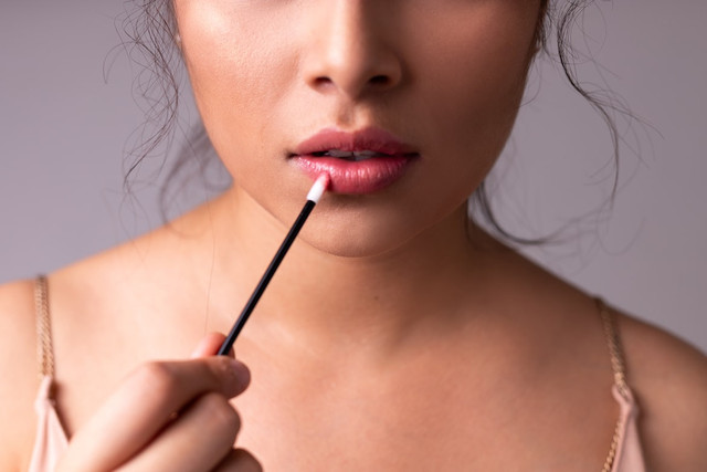 ilustrasi shade Wardah Moist Dew Tint. Unsplash/lo lindo