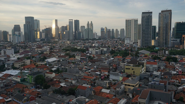 Kampung padat Jakarta. Sumber: kumparan.com