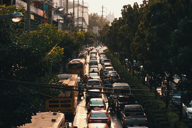 Ilustrasi Kota Termacet di Indonesia. Unsplash.com/Nomadic Julien
