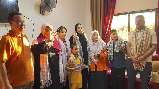 Dompet Dhuafa sambangi rumah keluarga pengungsi Gaza di Yordania. Foto: Rizki Baiquni Pratama/kumparan