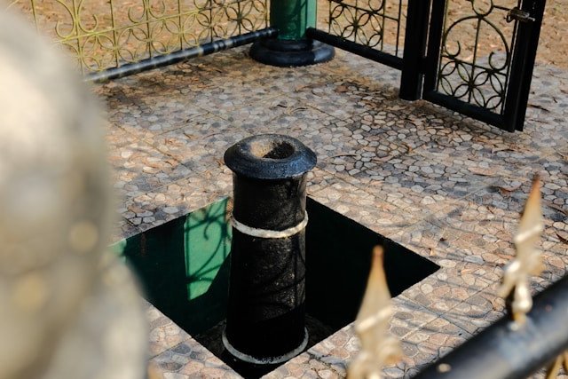 Ilustrasi mengapa septic tank bisa meledak. Foto: Unsplash/cdm Ysfkodak