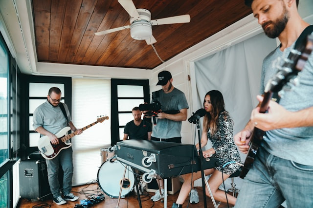 Makna Lagu If I Let You Go. Foto merupakan ilustrasi. Unsplash-Kyle
