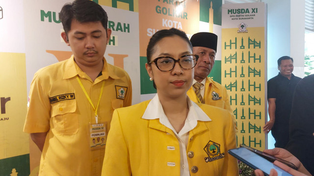 Sekar Tandjung secara aklamasi terpilih kembali menjadi Ketua DPD II Golkar Kota Solo periode 2025/2026 dalam Musyawarah Daerah (Musda) XI DPD Partai Golkar Kota Solo di Megaland Hotel Solo, Minggu (14/9/2025). Foto: kumparan