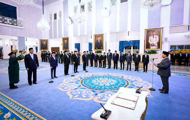 Sumber: https://setkab.go.id/presiden-prabowo-lantik-empat-menteri-dan-satu-wakil-menteri-kabinet-merah-putih/
