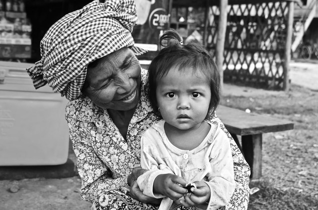 Ilustrasi keluarga penerima manfaat bansos PKH. Foto: Unsplash