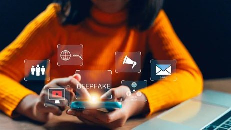 Ilustrasi gambar oknum pelaku yang mencari keuntungan dengan cara membuat imitasi konten yang tidak bertanggung jawab. Sumber: Shutterstock