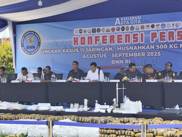Pers rilis kasus pemusnahan narkoba seberat 500 kilogram di BNN RI pada Senin (15/9/2025). Foto: Rachmadi Rasyad/kumparan