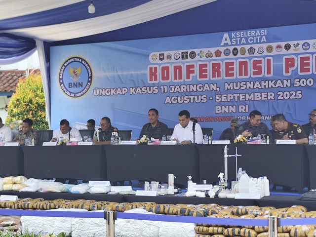 Pers rilis kasus pemusnahan narkoba seberat 500 kilogram di BNN RI pada Senin (15/9/2025). Foto: Rachmadi Rasyad/kumparan