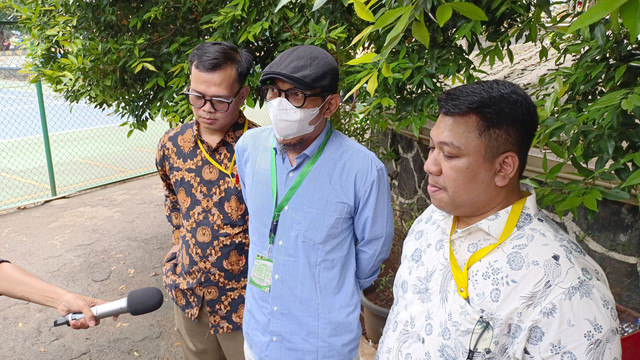 Suami mendiang Mpok Alpa, Ajie Darmaji, saat ditemui di Pengadilan Agama Jakarta Selatan, Senin (15/9/2025). Foto: Aprilandika Pratama/kumparan