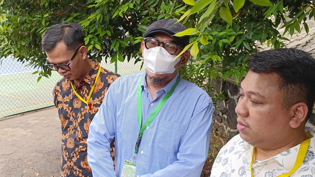 Suami mendiang Mpok Alpa, Ajie Darmaji, saat ditemui di Pengadilan Agama Jakarta Selatan, Senin (15/9/2025). Foto: Aprilandika Pratama/kumparan