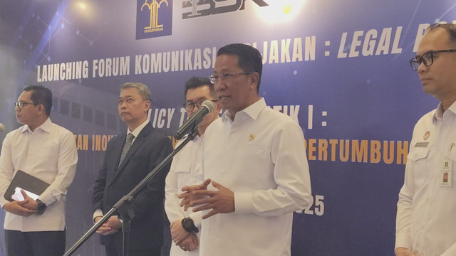 Menteri Hukum Supratman Andi Agtas di kantornya, Senin (15/9/2025). Foto: Jonathan Devin/kumparan