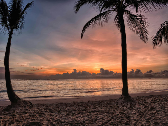 Ilustrasi Contoh Teks Deskripsi Tentang Pantai Parangtritis. Sumber: Pexels/Flickr
