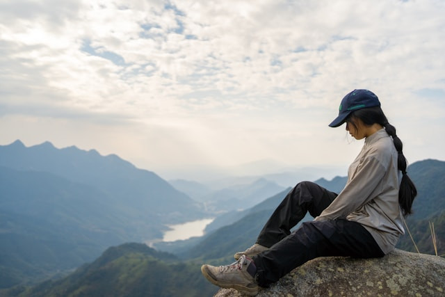 Ilustrasi Prompt Gemini AI Foto Sendiri Nuansa Pegunungan. Sumber: Unsplash/ki Zhang