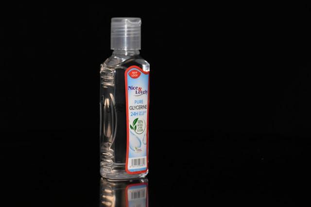 Ilustrasi Obat Nyamuk yang Aman untuk Bayi. Sumber: Unsplash/thisGUYshoots