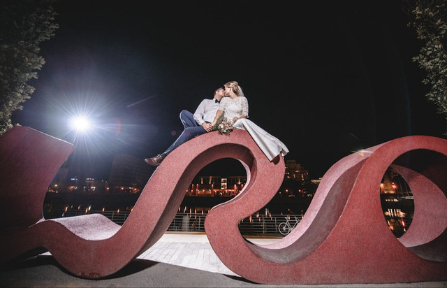 Ilustrasi Prompt Gemini AI Pasangan Romantis   Sumber Unsplash/Dmitry Rodionov