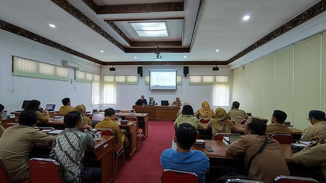 Rapat Uji Coba Aplikasi SIDHARMA PASEBAN di Gedung Induk Lt.3 Kompleks Parasamya Kab Bantul, Senin (15/9/2025). Foto : Web Kelurahan Ngestiharjo.