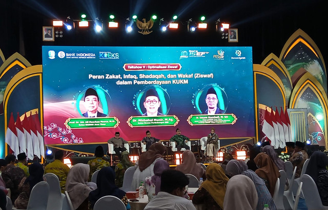 Talkshow bertema 'Optimalisasi ZISWAF' di ajang Festival Ekonomi Syariah (Fesyar) Jawa 2025 yang digelar Bank Indonesia (BI) Jatim. Foto: Masruroh/Basra