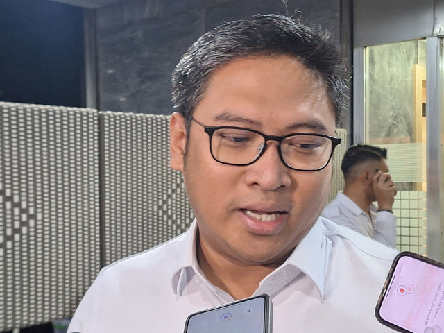 Wamentan Sudaryono menjawab pertanyaan wartawan usai rapat bersama Komisi IV DPR RI di Gedung DPR RI, Jakarta Pusat pada Selasa (16/9). Foto: Argya Maheswara/kumparan