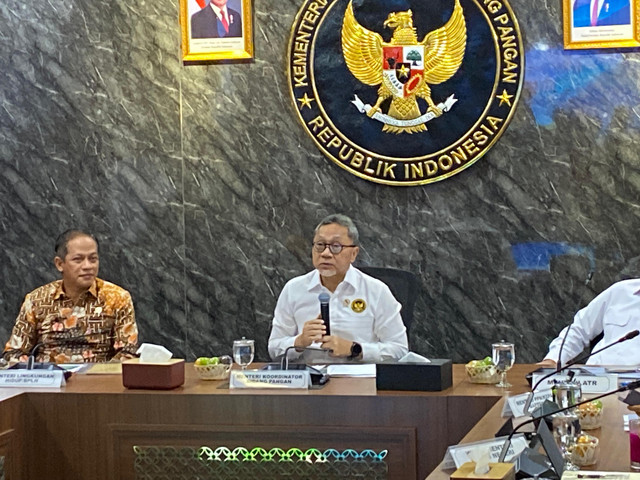 Menteri Koordinator Bidang Pangan, Zulkifli Hasan, di kantornya, Jakarta Pusat, Selasa (16/9). Foto: Muhammad Fhandra/kumparan