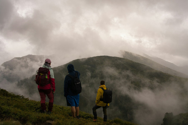 Ilustrasi mendaki gunung. Foto: Unsplash