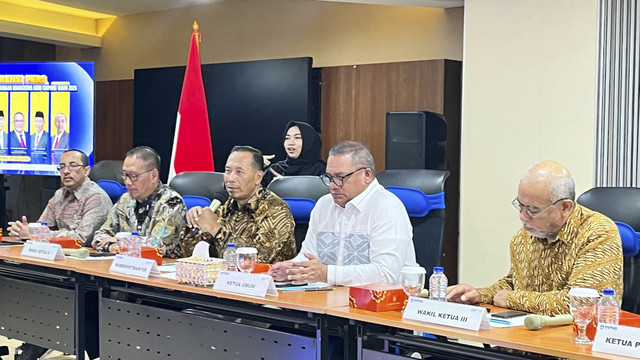 Konferensi pers peluncuran Seleksi Nasional Penerimaan Mahasiswa Baru (SNPMB) Tahun 2026 di Kantor Kemendiktisaintek, Senayan, Jakarta Pusat, Selasa (16/9/2025). Foto: Nasywa Athifah/kumparan