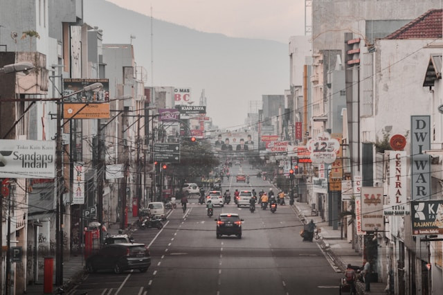 Ilustrasi lirik lagu Halo Halo Bandung. Sumber: Unsplash/Aditya Enggar Perdana