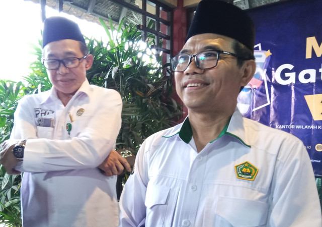 Kepala Kanwil Kemenag Jawa Timur Dr. H. Akhmad Sruji Bahtiar, M.Pd.I (kanan). Foto: Masruroh/Basra